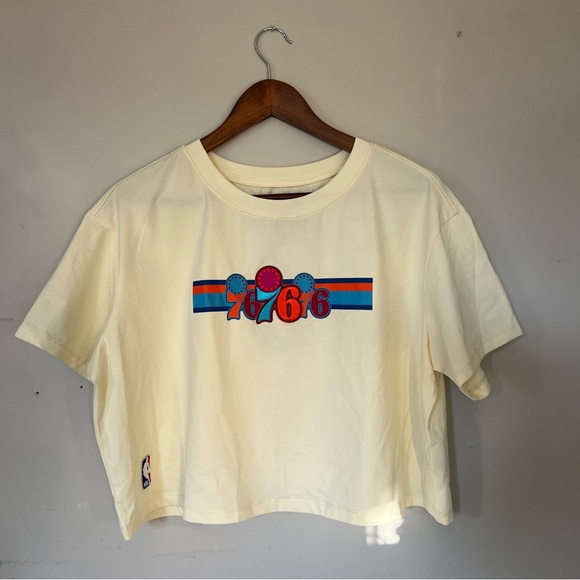 NBA Tops - Philadelphia 76ers Pro Standard Women’s  Retro T-Shirt - MEDIUM (NWT)